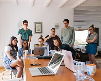 Read more about the article Lawyers Can’t Ignore Holiday Marketing